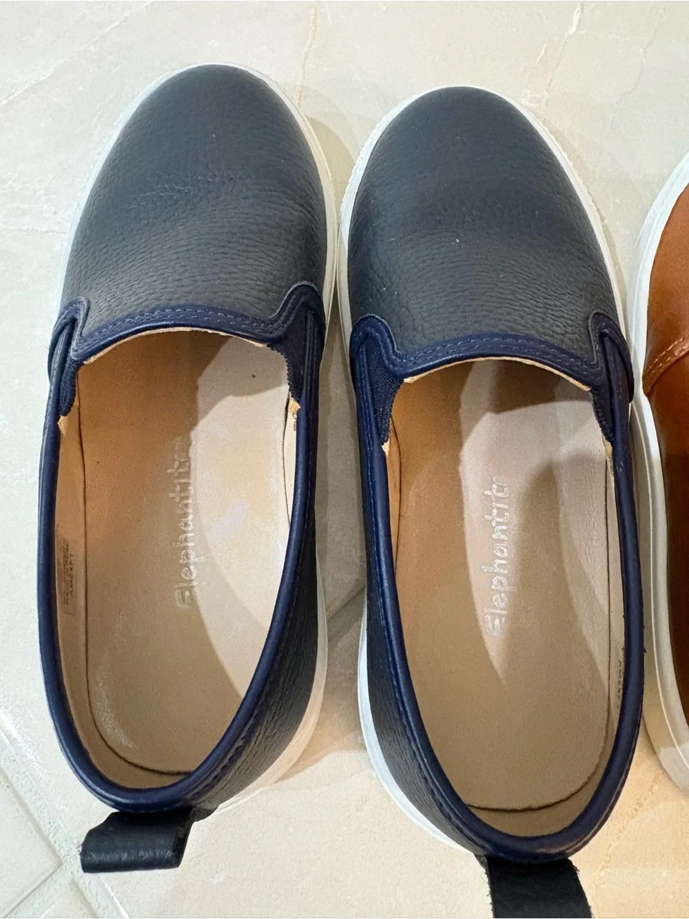 Boys Elephantito Leather Slip On sneakers (Navy) size 12C